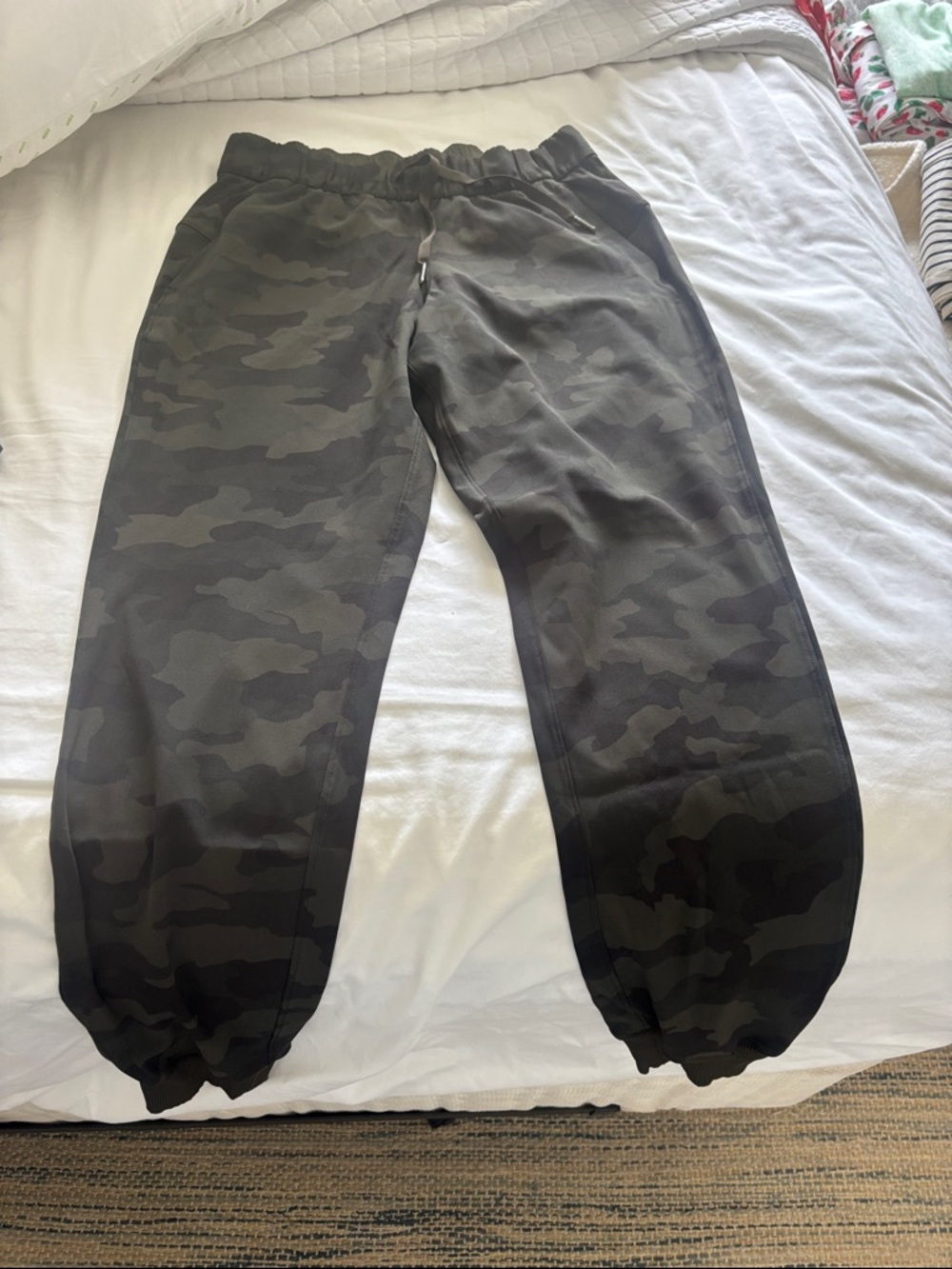 lululemon athletica Camo Track Joggers in Olive/Black